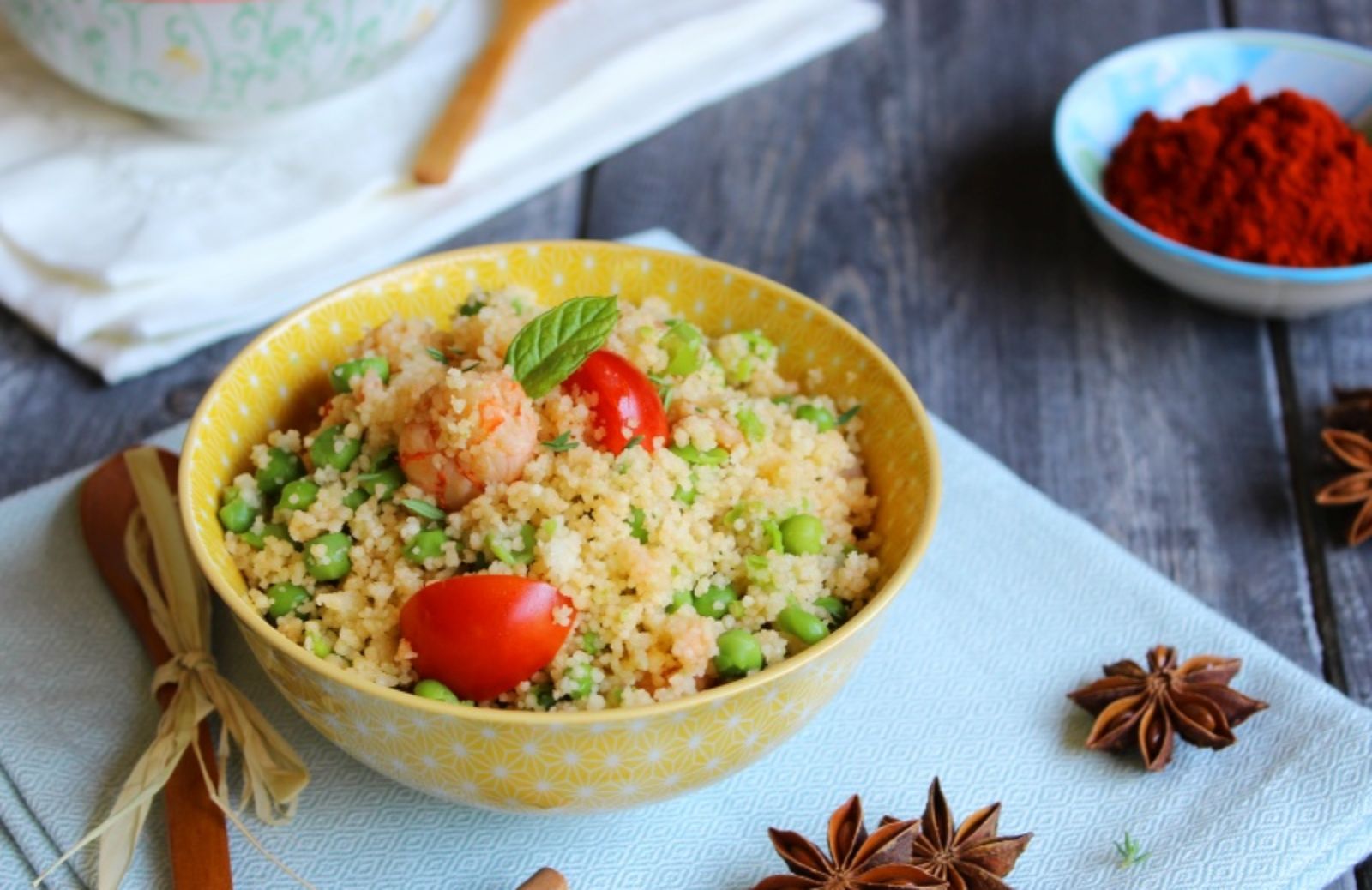 Cous cous con piselli e gamberetti: la ricetta regina dell'estate