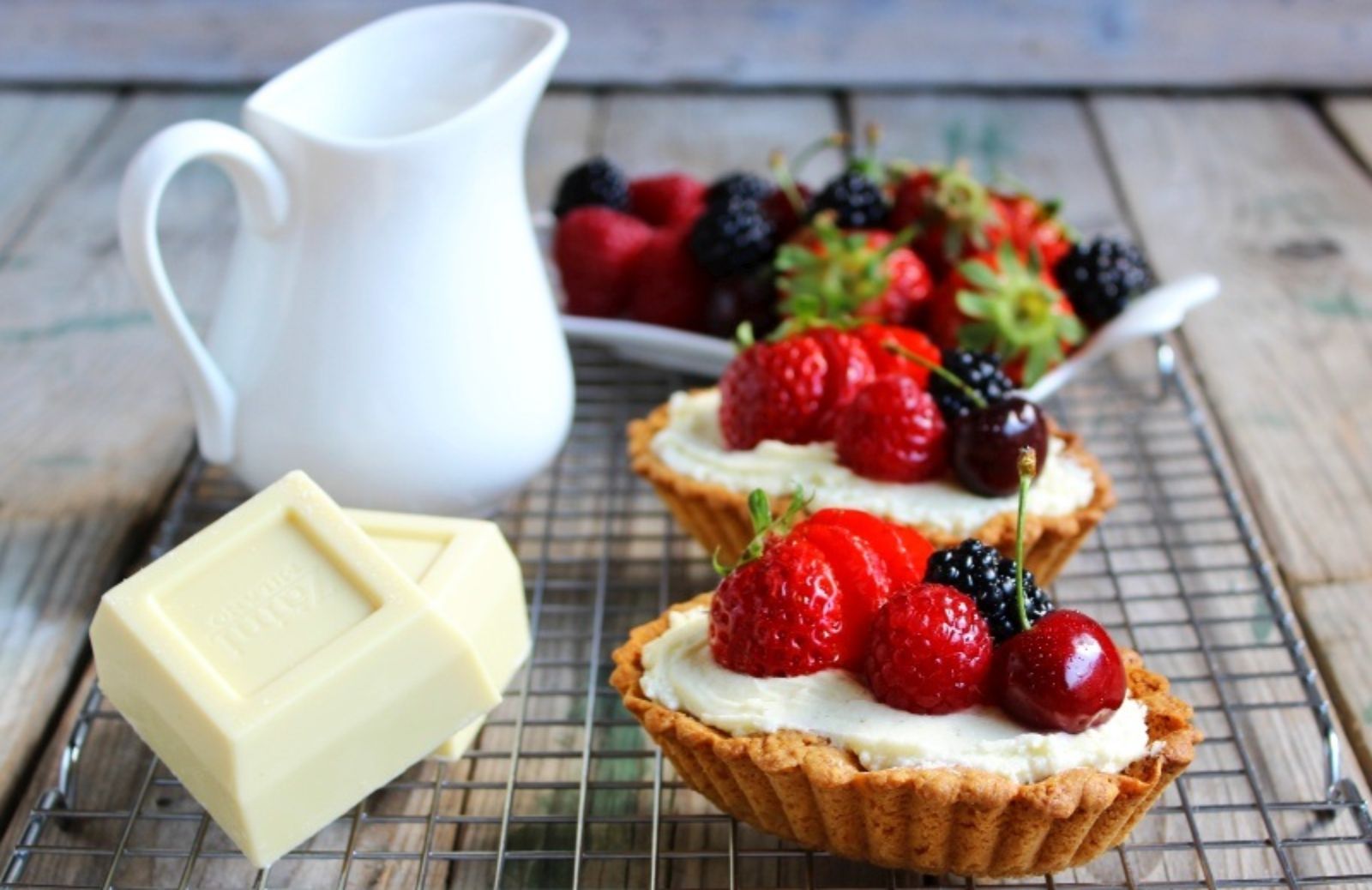 Crostatine con mousse di cioccolato bianco