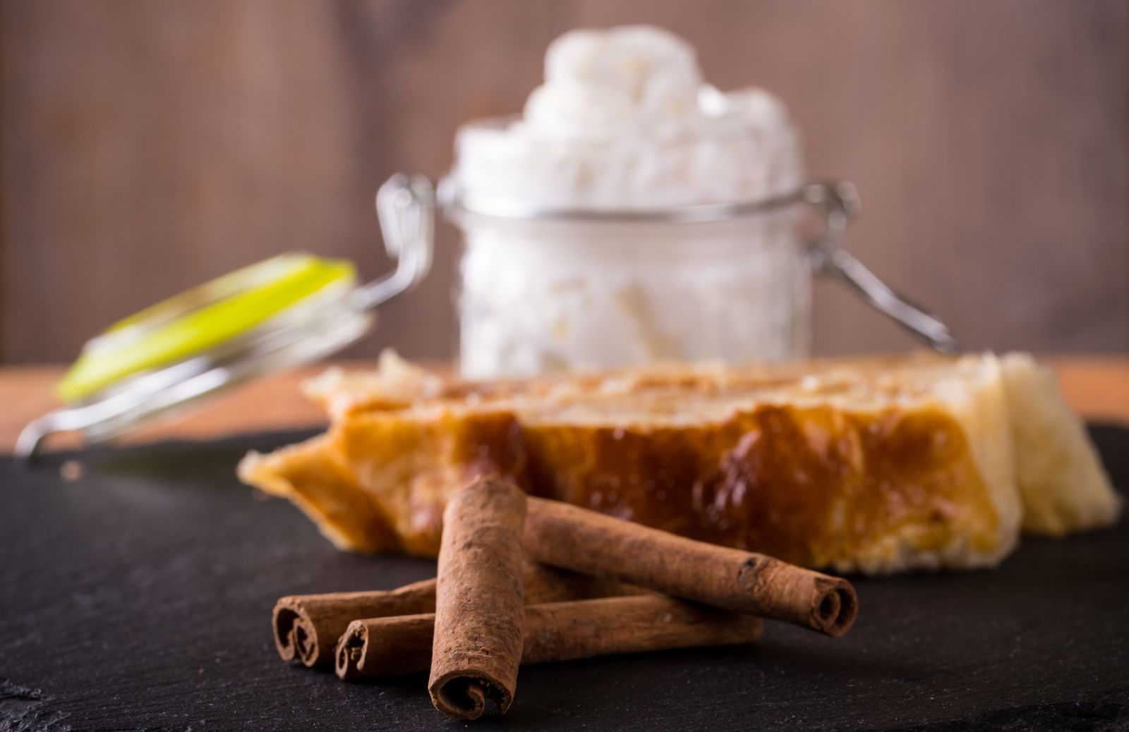 Dolci speziati (nel bicchiere): strudel destrutturato con mele Envy