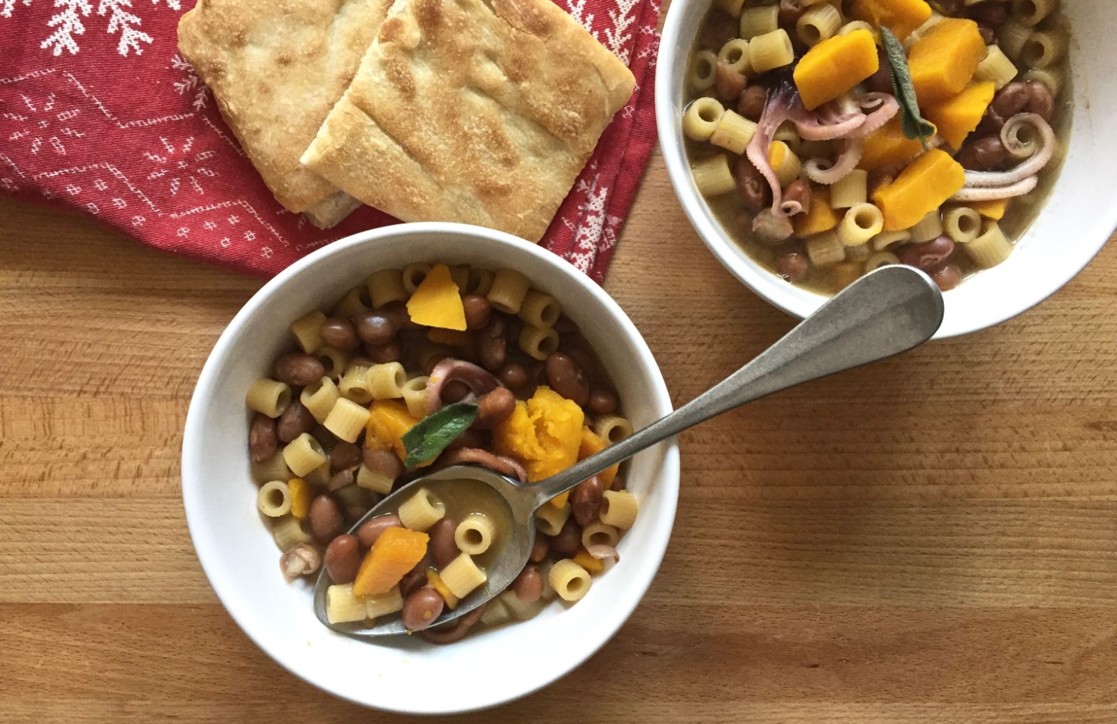 Pasta e fagioli con zucca e moscardini