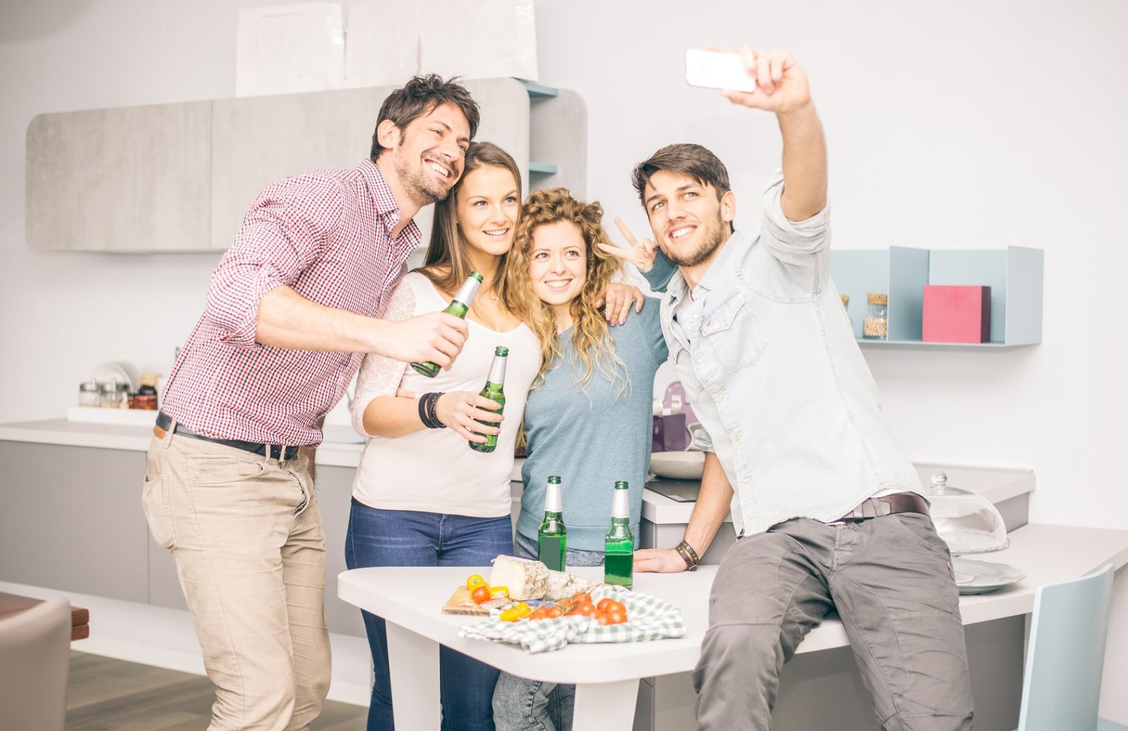 Aperitivo in casa: bruschetta-grissino alla salsa di carciofi per una serata divertente con gli amici