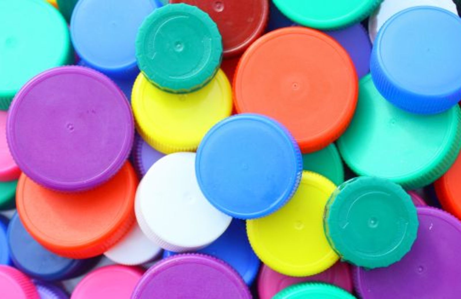 Come funziona la raccolta di tappi di plastica