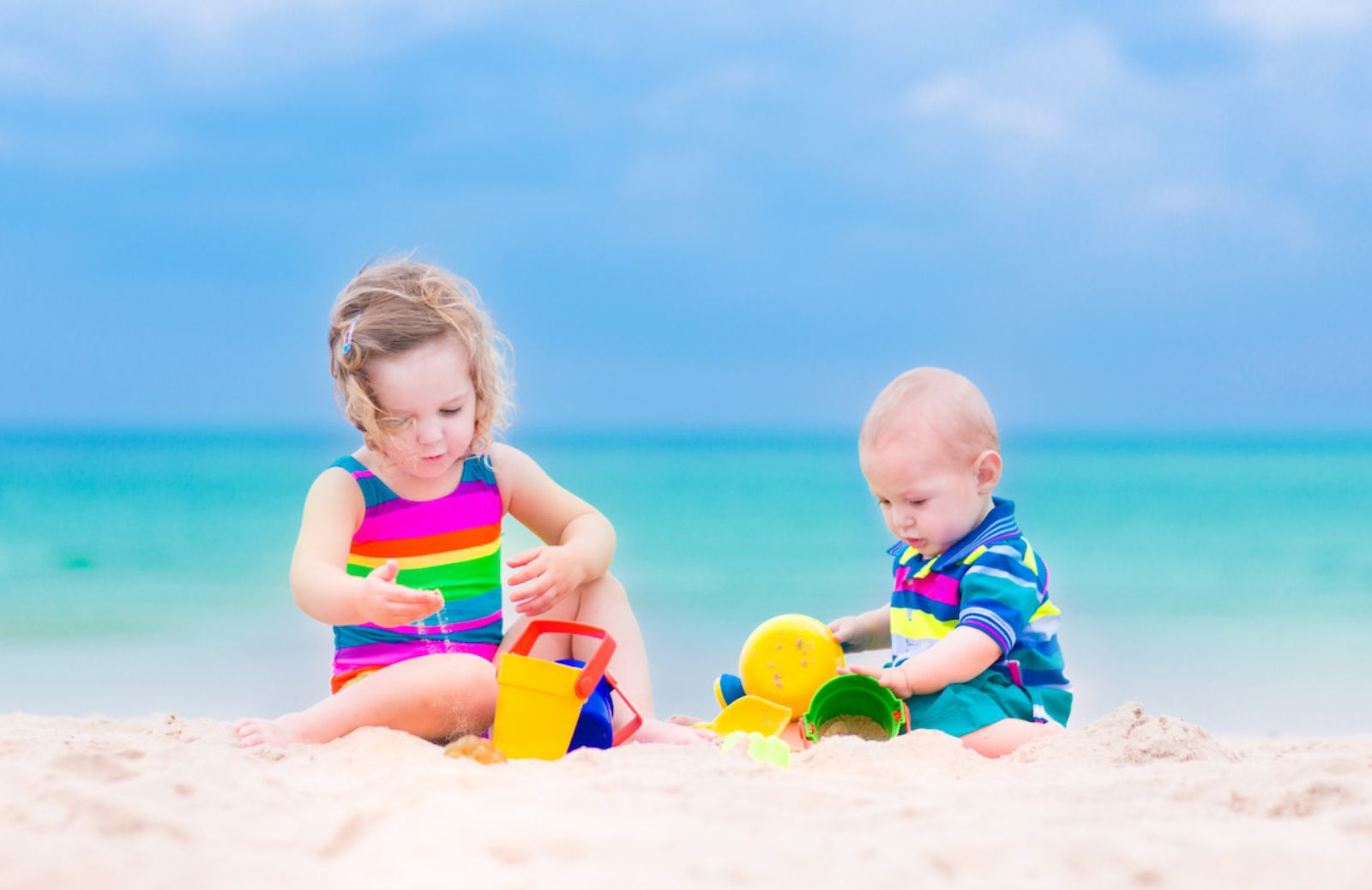 Al mare con i bambini: regole per vivere la spiaggia in sicurezza