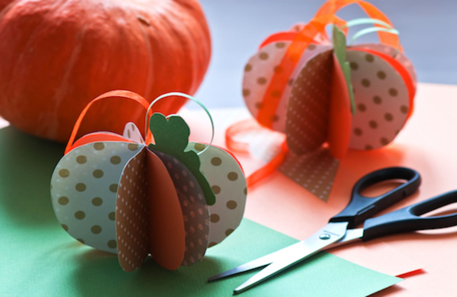 Come fare decorazioni di carta per Halloween 