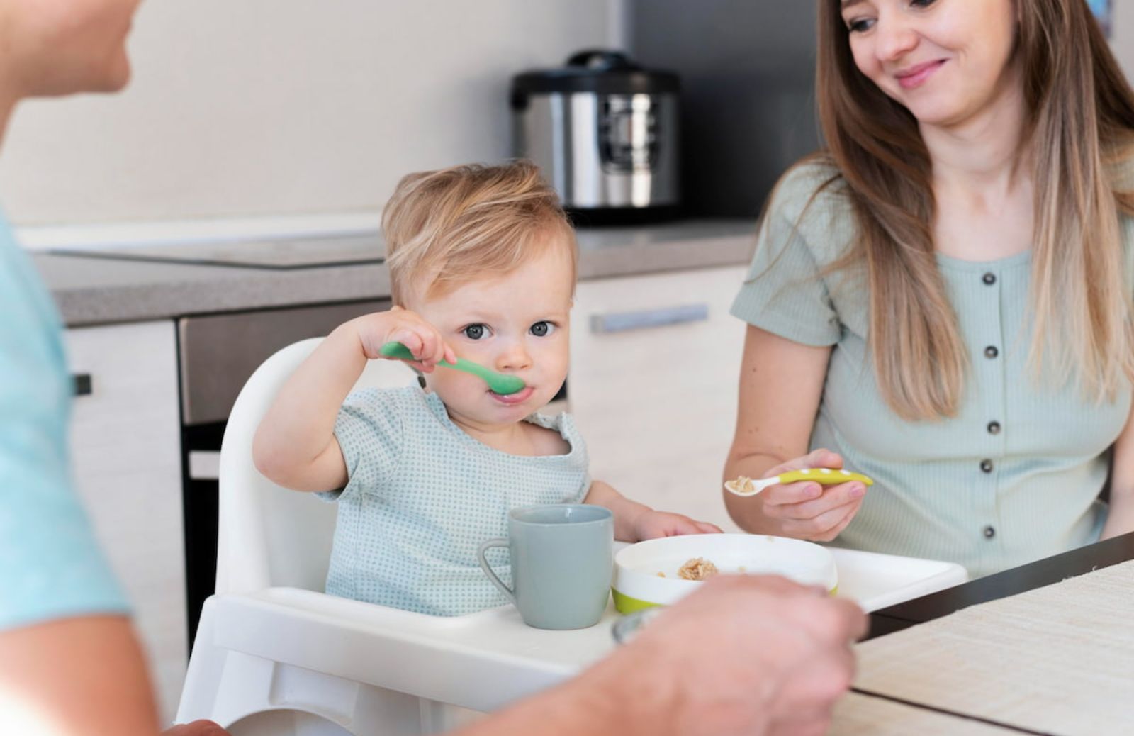 Come fare una pastina con l'uovo per lo svezzamento