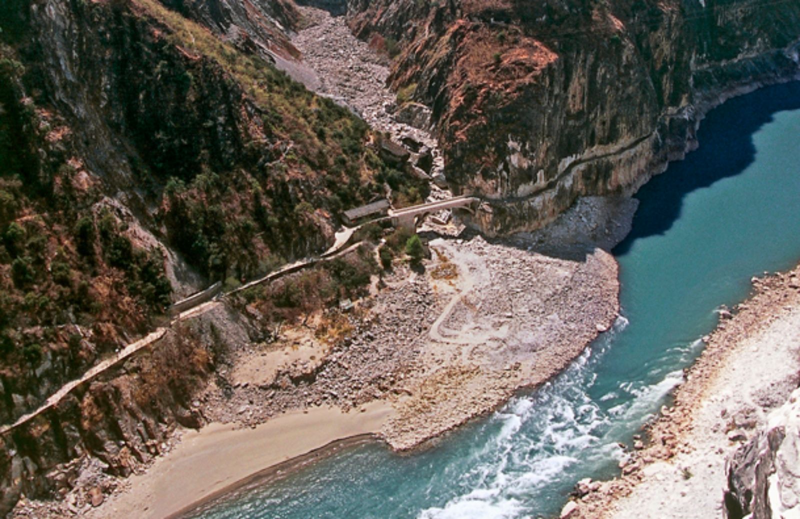 In viaggio sul Fiume Azzurro e le Tre Gole