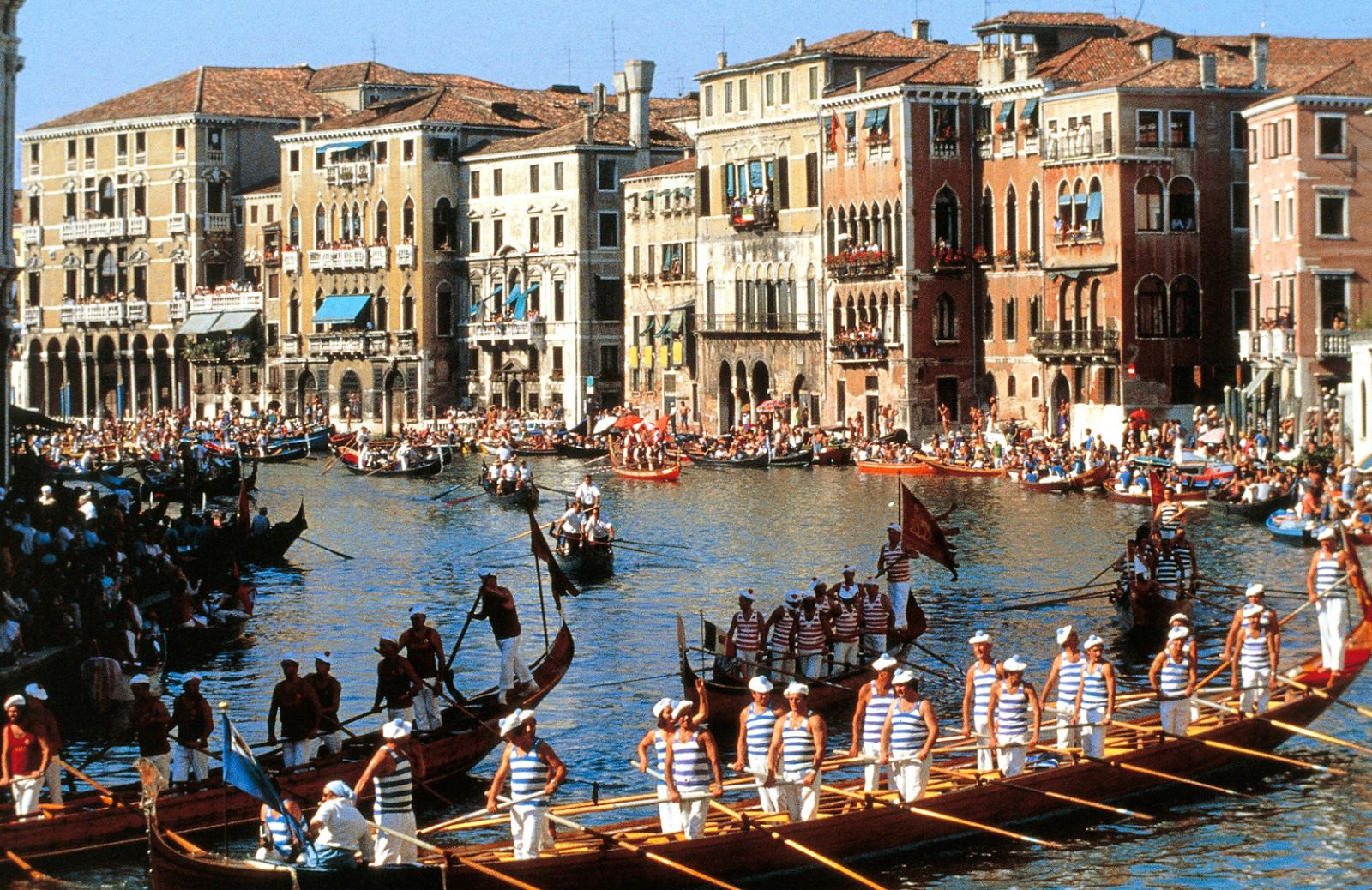 La Regata Storica anima le acque del Canal Grande