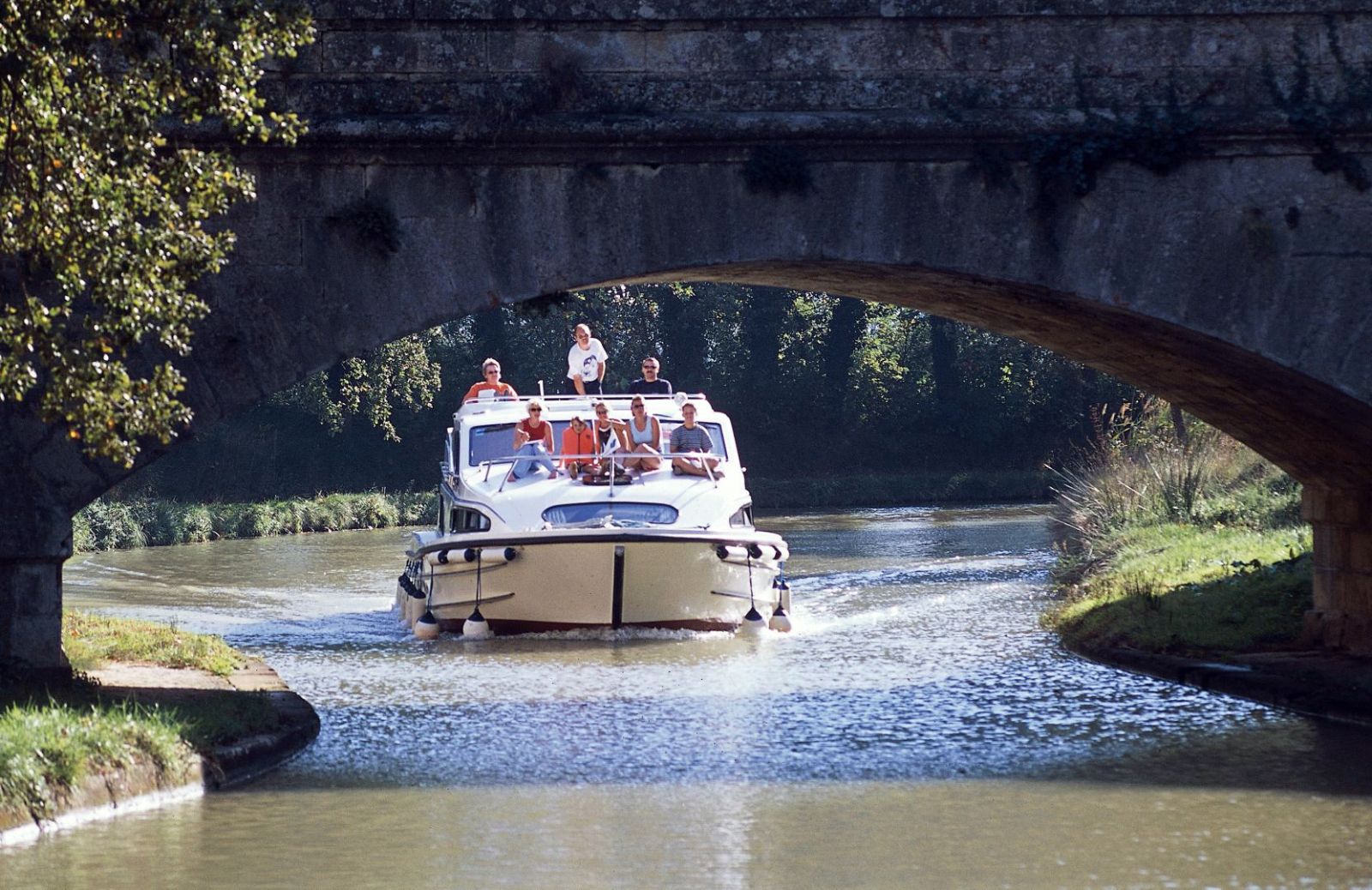 Una vacanza perfetta con gli amici? In Francia sul battello!