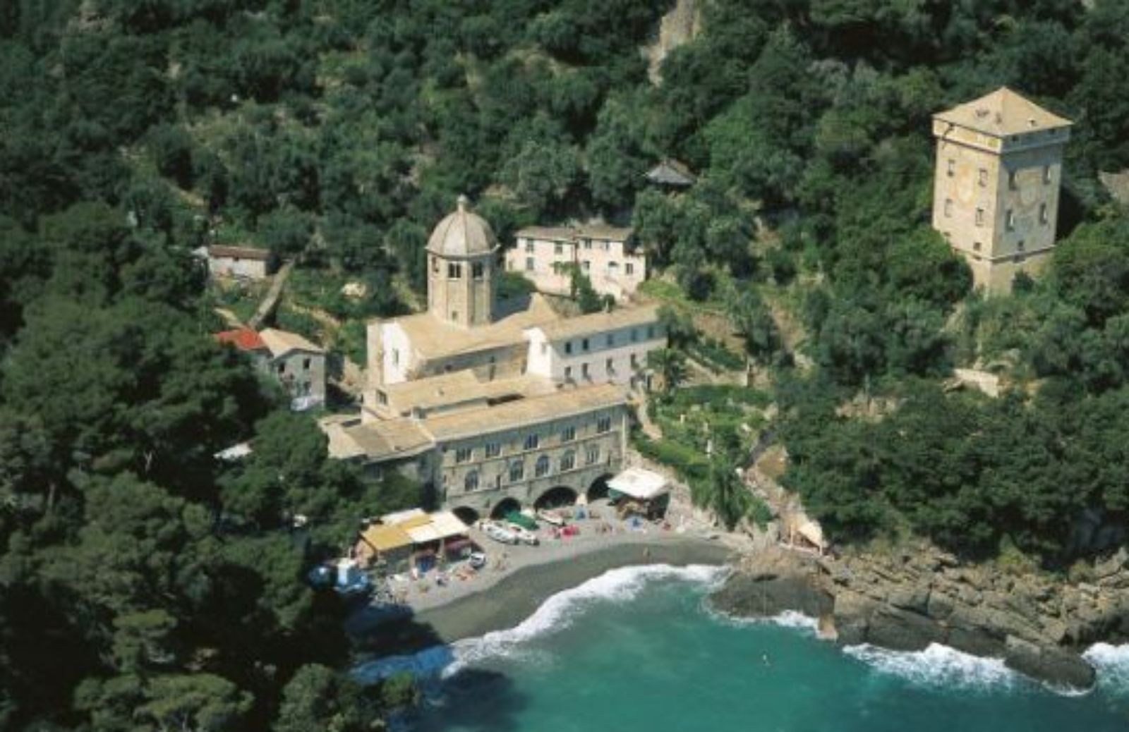 San Fruttuoso, splendore del romanico ligure