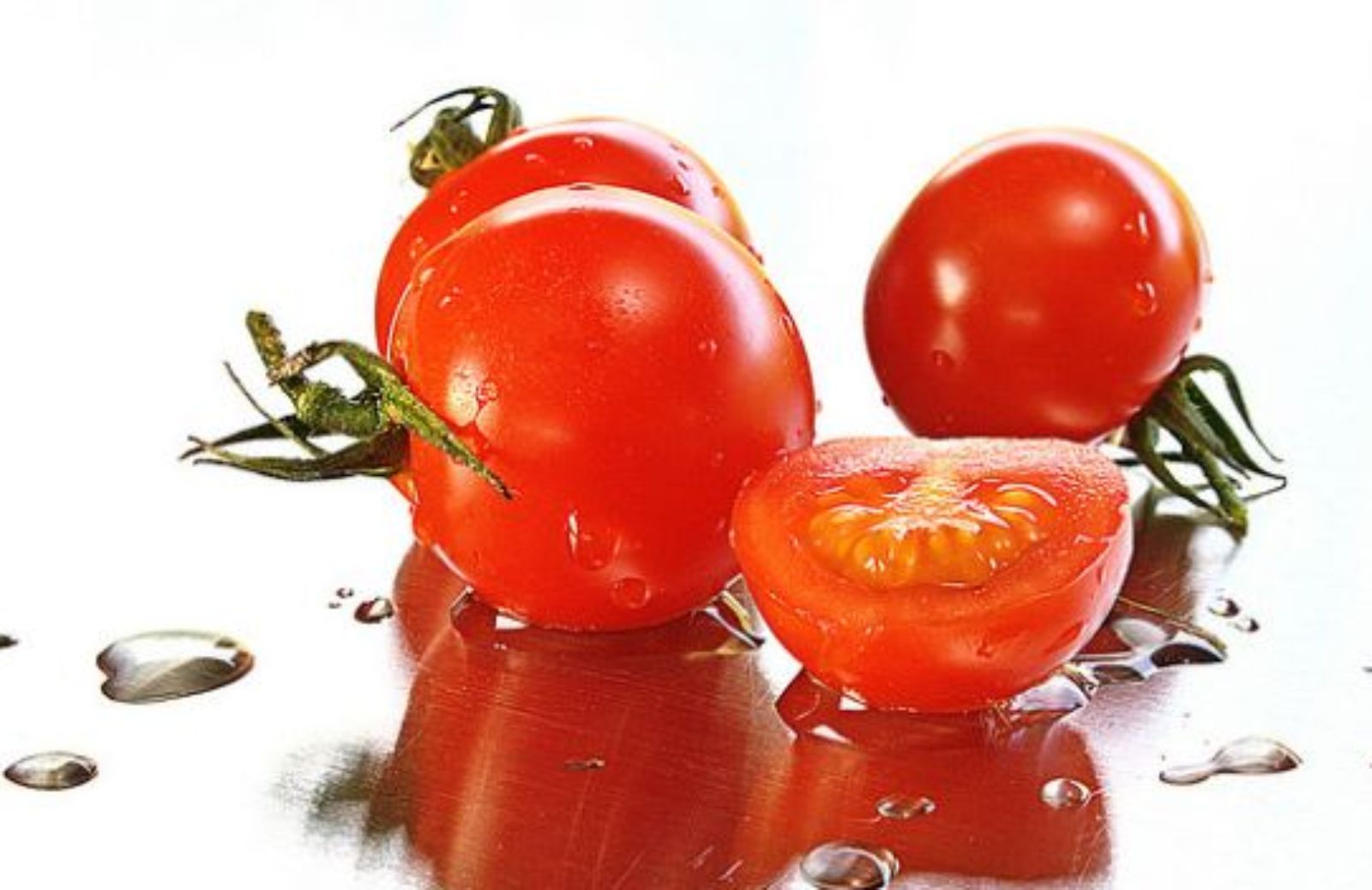 Come curarsi in estate con i benefici del pomodoro