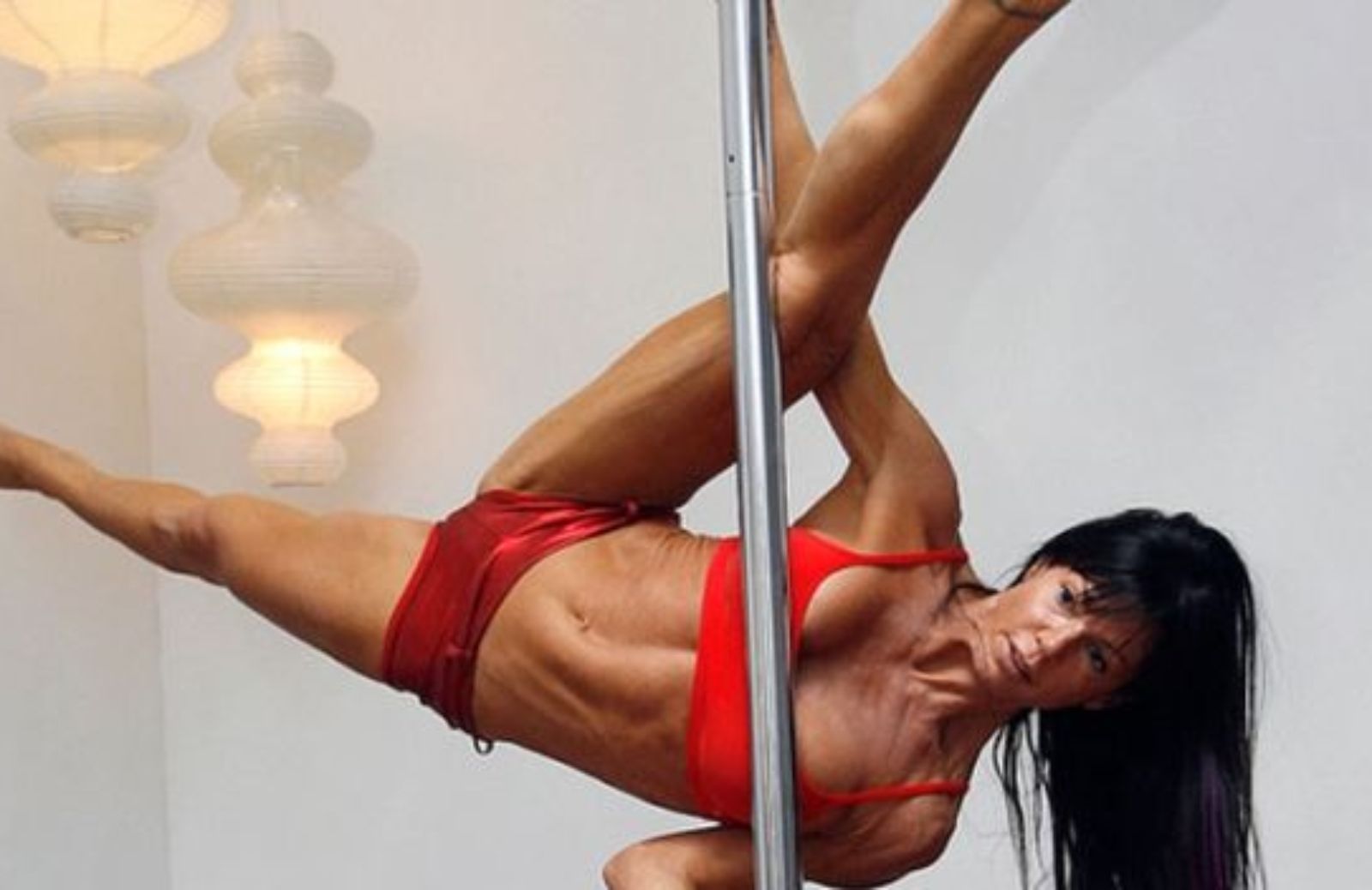 Come restare in forma danzando: la pole dance