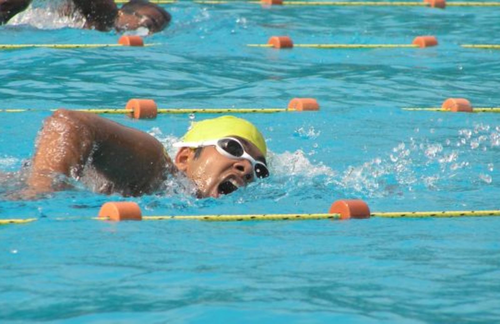 Come stare bene e in forma con il nuoto