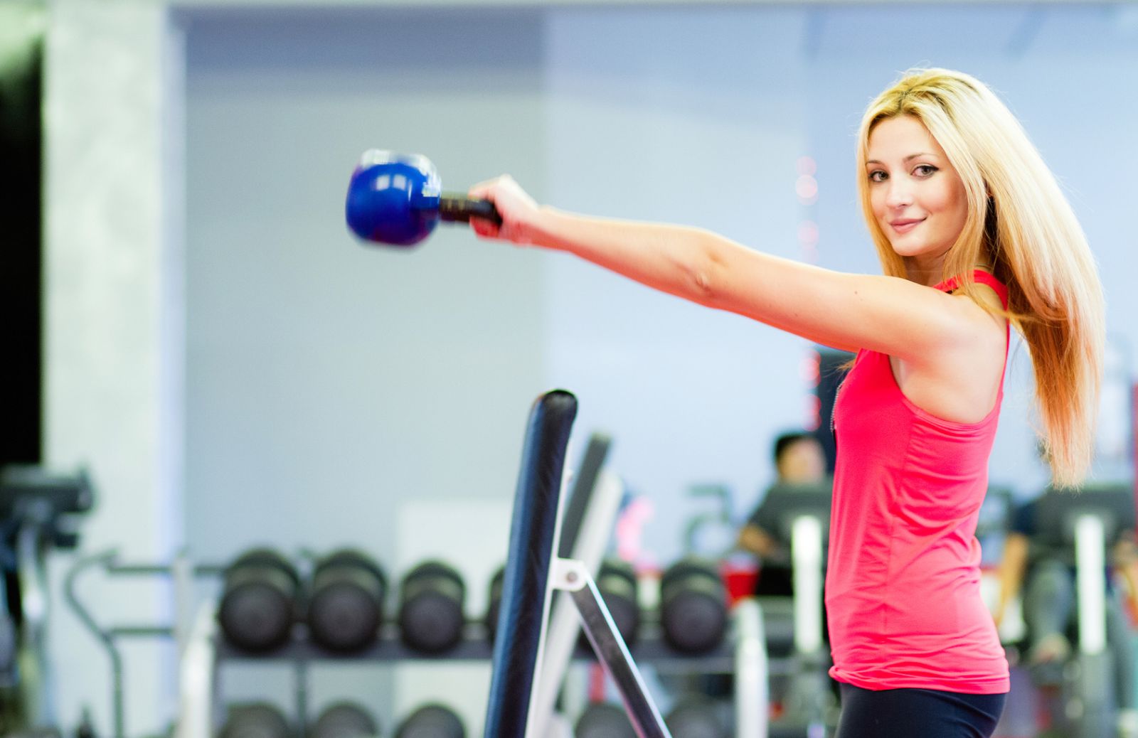 Come usare i kettlebells per tonificare addominali e fascia del core
