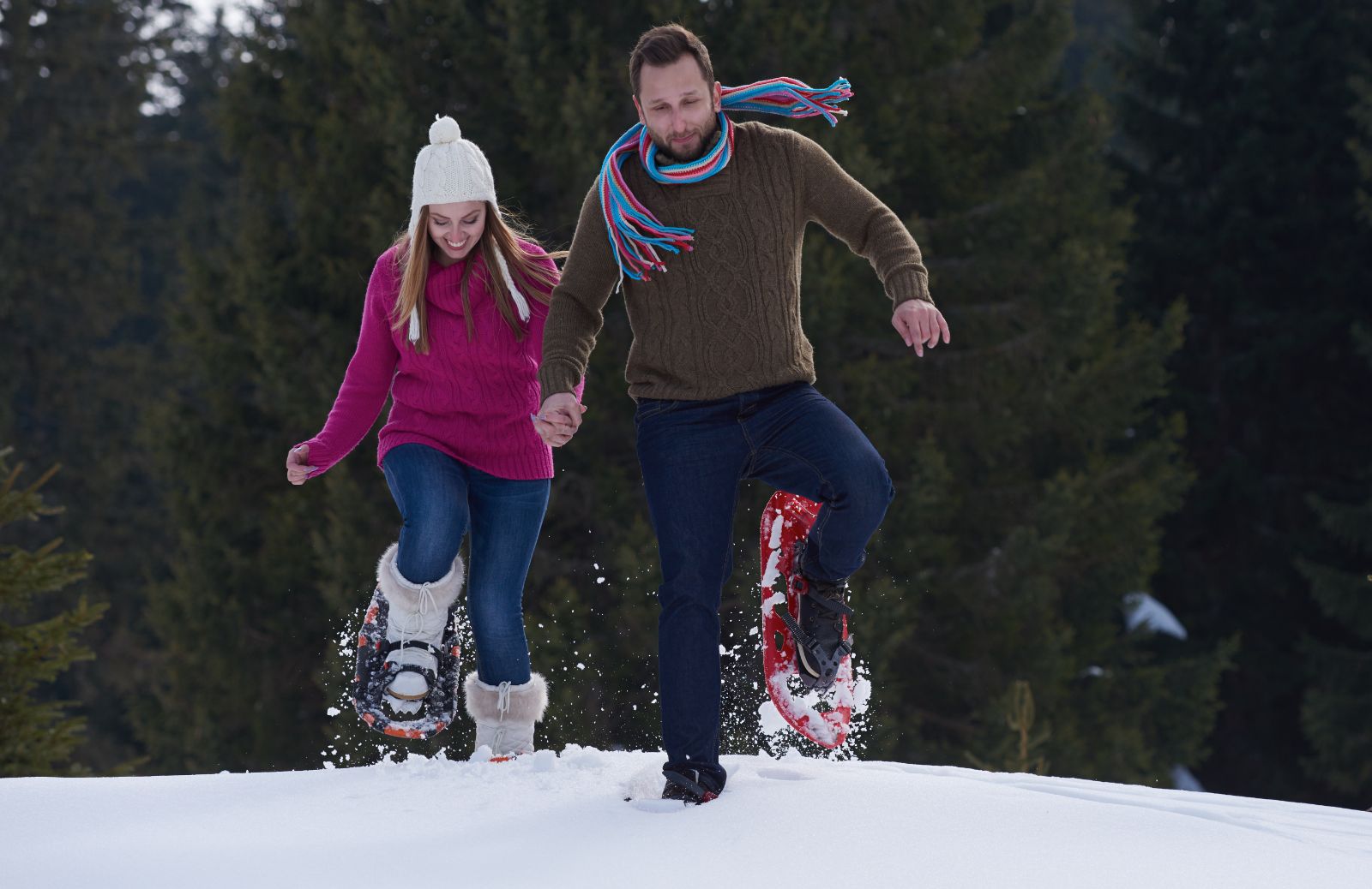 Come tenersi in forma con lo sport sulla neve: ciaspole e slittino