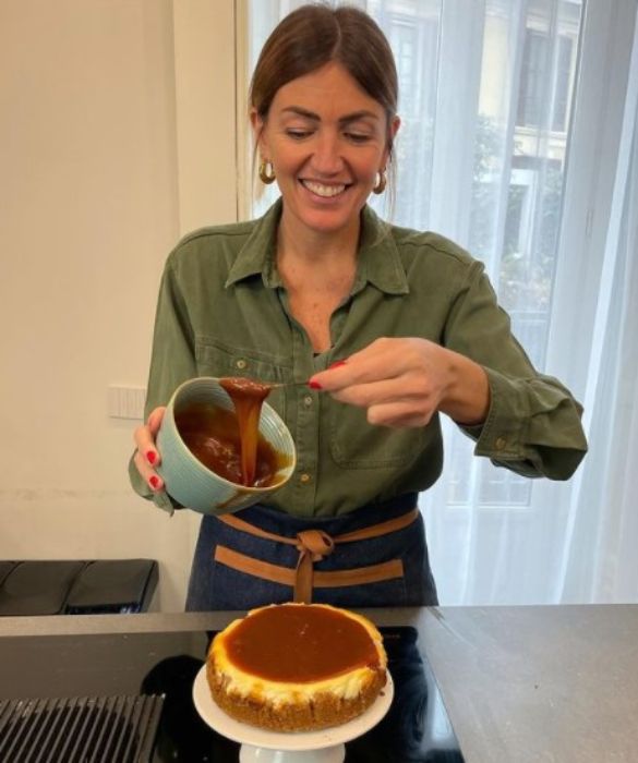 <p>Sono 716 mila i follower di Chiara Maci su Instagram, una delle food blogger più conosciute d’Italia: merito anche della sua partecipazione come giudice al programma “Cuochi e fiamme” e al successivo “L'Italia a Morsi con Chiara Maci” (Food Network). Con la sorella gestiva il sito “Sorelle in pentola” e oggi ne ha uno tutto suo. Ha avuto una relazione con lo chef Filippo La Mantia, da cui nel 2018 è nato un figlio.</p>
