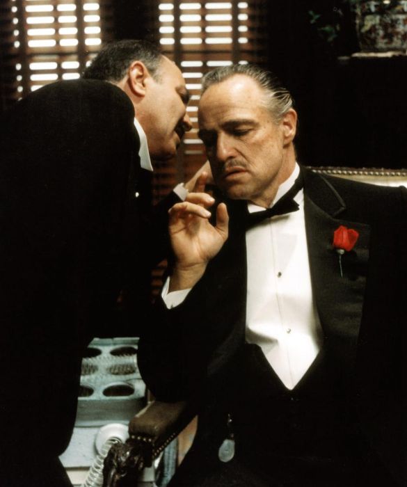 <p>Prima pellicola della trilogia firmata Francis Ford Coppola, con Brando nei panni di don Vito Corleone. L’interpretazione gli valse il secondo Oscar, che però rifiutò di ritirare: in segno di protesta contro le ingiustizie nei confronti dei nativi americani, al suo posto mandò la giovane apache Sacheen Littlefeather.</p>
