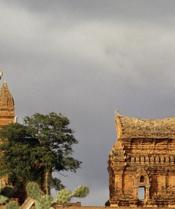 Volete dimostrare alla vostra dolce metà quanto la amate? Diteglielo di fronte a panorami unici, romantici e incredibili come le torri Cham di Po Nagar, che si trovano nei dintorni di Dalat, nella provincia di Lam Dong, nel cuore del Vietnam.