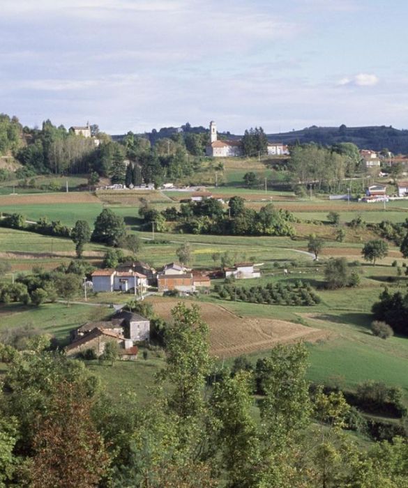 Per chi non ha un grandissimo budget a disposizione ma desidera comunque fare qualche giorno di vacanza per San Valentino gli agriturismi in splendide zone come le Langhe possono essere un'ottima idea.