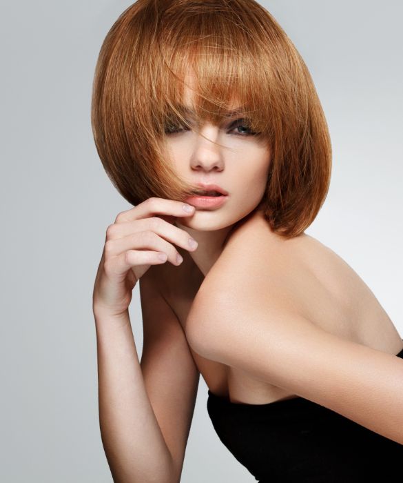 Il caschetto più trendy del momento è il “choppy”, cioè “increspato”. Si tratta di un carrè vaporoso e molto sfilato. Sta bene a tutte e non richiede trattamenti speciali. Essendo sfilato dona ai capelli leggerezza e movimento e per questo è più bello con una piega molto naturale.