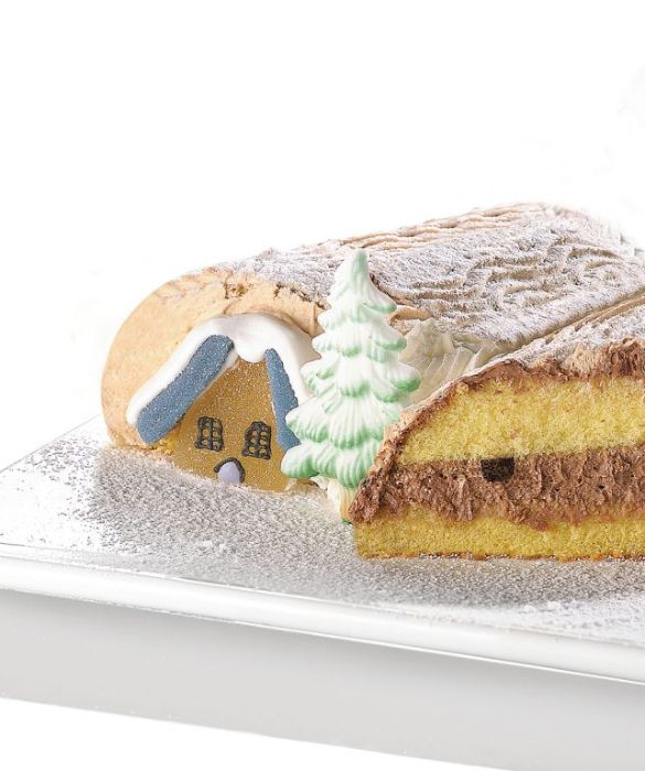 In Francia invece vanno pazzi per il Bûche de Noël, che significa letteralmente 'Ceppo di Natale'. Si tratta di un dolce che ricorda nella forma e nella decorazione un tronco d'albero e solitamente realizzato con una base di pan di Spagna farcita con cioccolato e arrotolata poi su se stessa. Il dolce vuole ricordare l'antica tradizione europea del ciocco natalizio, che il capofamiglia metteva ad ardere nel camino di casa dalla Vigilia di Natale fino all'Epifania.