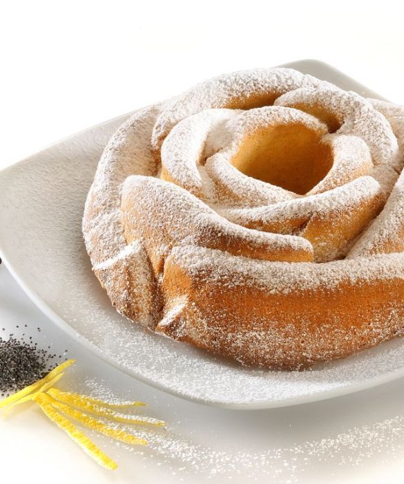 Il Gugelhupf è una torta soffice a forma di ciambella che contiene spesso uvetta, mandorle, liquore o gocce di cioccolato. È tipica di Austria, Germania, Svizzera Ungheria e Alsazia, ma anche di Repubblica Ceca, Polonia e della regione balcanica, dove è conosciuto con i nomi di babka o kuglof. Viene cotto in uno stampo speciale, originariamente fabbricato con ceramica smaltata.