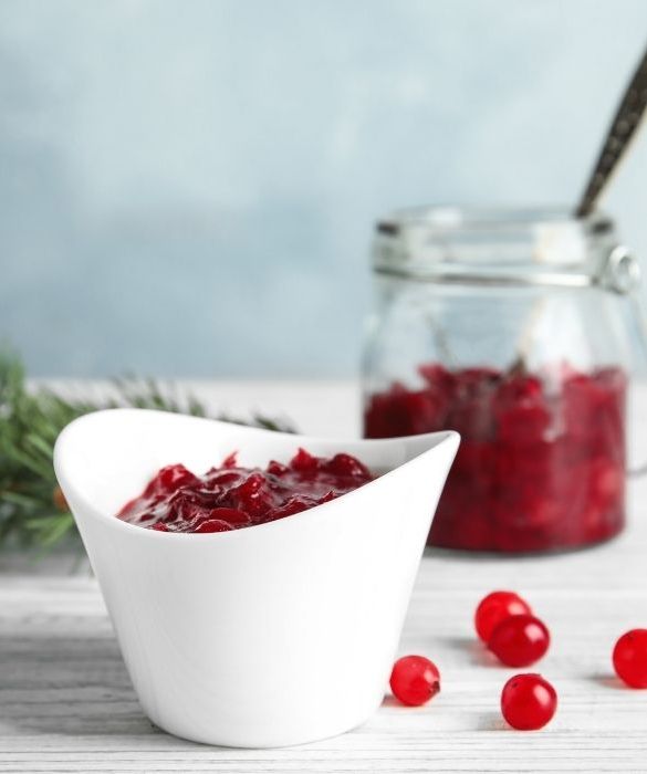 <p>Ma come accompagnare questo piatto così ricco? Un modo gustoso è condirlo con una salsa di cranberry, il mirtillo rosso americano. Classica, semplice e deliziosa è un complemento irrinunciabile per rendere il tacchino ripieno ancora più sfizioso. Soprattutto quando è fatta in casa.</p>
