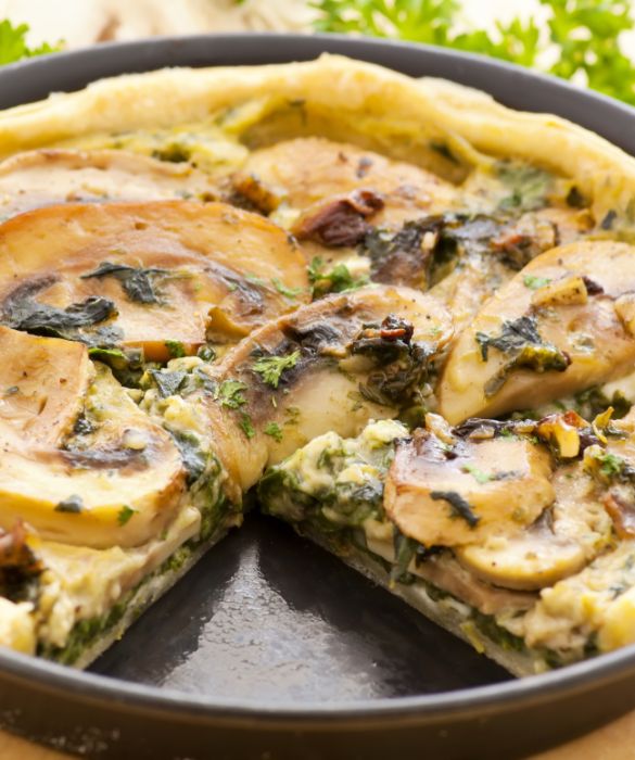 Un piatto unico saporito: la torta salata con i funghi