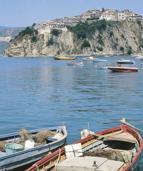 La Campania è la seconda regione più premiata dopo la Toscana. Tra i paesi che si fregiano della 'Spiga verde' c'è Agropoli, una cittadina del Cilento posta su un promontorio costiero alla destra del fiume Testene, compresa nel Parco Nazionale del Cilento e Vallo di Diano.