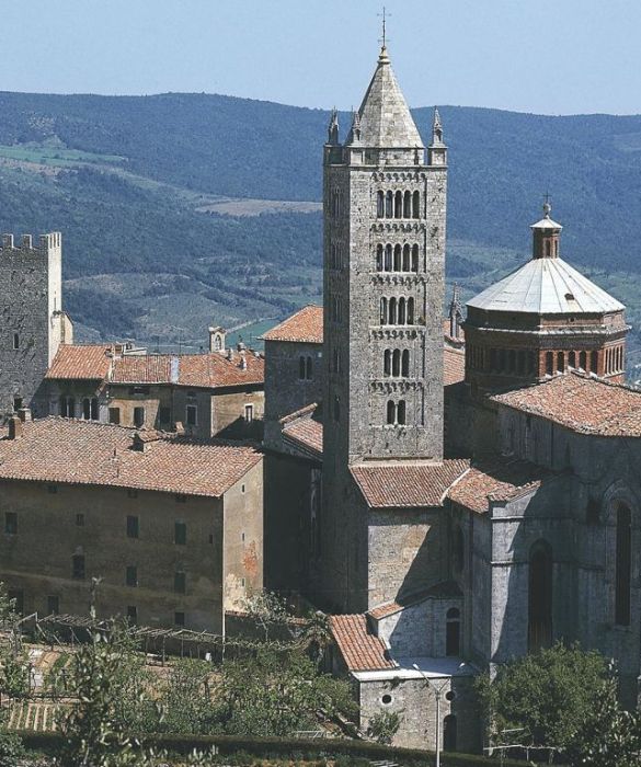 Un altro bellissimo paesino toscano premiato è Massa Marittima, in provincia di Grosseto: una cittadina situata sulle propaggini di un colle che domina la valle del torrente Pecora, compresa nel Parco tecnologico e archeologico delle Colline Metallifere. 