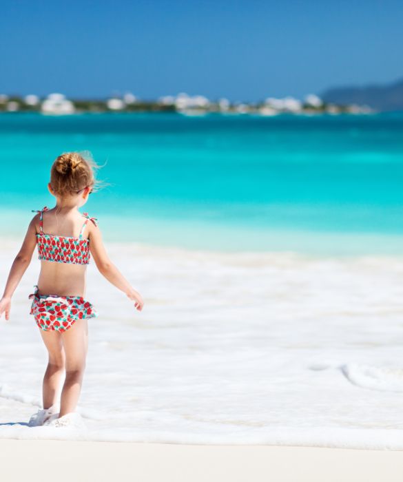 Scegliere il costume per i propri bambini significa scegliere modelli comodi, colorati e divertenti, senza dimenticare di fare attenzione ai materiali e tessuti!