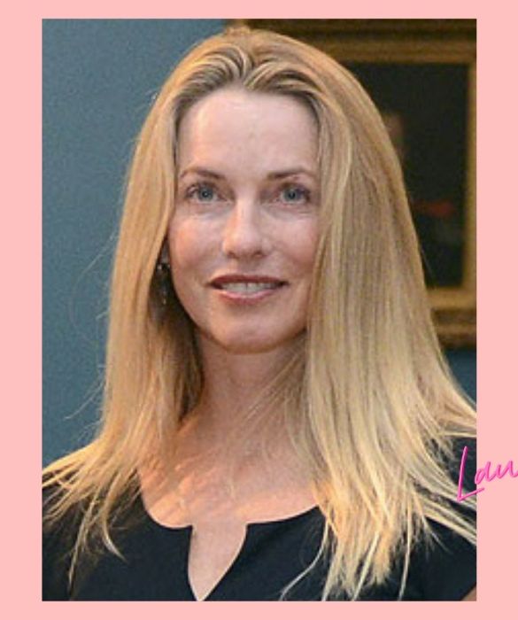 Tra prestiti, borse di studio e serate passate in ristoranti come cameriera, Laurene Powell Jobs si è laureata in scienze politiche ed economia e ha frequentato un master in Business Administration alla Stanford Graduate School of Business dove durante una conferenza ha conosciuto suo marito Steve Jobs. Quando c’era Steve stava alla larga dalla vita pubblica, aveva un’azienda di cibo naturale, si prendeva cura della sua famiglia ed era impegnata a cambiare le leggi sull’immigrazione e sull’istruzione. E anche se negli ultimi anni è sempre più coinvolta in progetti di business e filantropia, continua a mantenere un basso profilo: pochissime interviste e zero riflettori. Alla morte del marito ha ereditato lo Steven P.Jobs Trust, che deteneva parte delle azioni della Walt Disney, e 38,5 miliardi di dollari in azioni della Apple Inc. Grazie alla sua organizzazione fondata nel 2004, la Emerson Collective, oggi Laurene continua le sue battaglie: sfida Trump sugli immigrati e guida diversi progetti sociali.