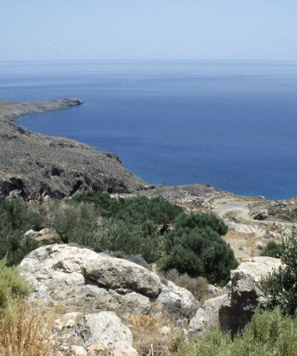 Per chi desidera fare un tuffo nella storia ma anche godersi una bella vacanza al mare Creta è la destinazione ideale. L'isola è ubicata nel Mediterraneo orientale, al largo delle coste sudorientali del Peloponneso; la regione vera e propria comprende Creta e alcune isolette minori.