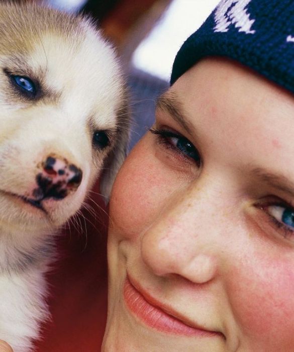 Il dolcissimo gesto di accarezzare il proprio cane, o gatto, o qualsiasi animale in generale ci fa sentire subito bene, irradiando nel corpo una sensazione positiva. Una dimostrazione della validità di questa teoria è la 'pet terapy' che viene effettuata in molti ospedali.