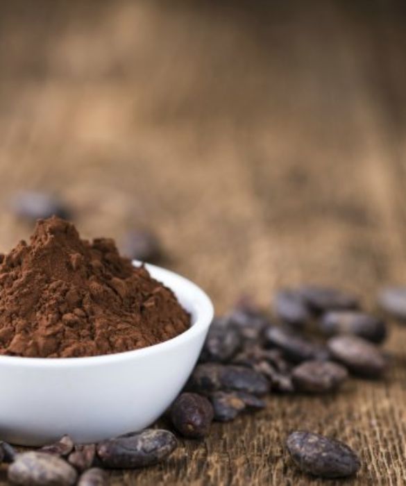 tra i Superfood che non ti aspetteresti mai c'è proprio il cacao (specialmente quello amaro) che- oltre ad essere un ottimo energetico grazie al suo contenuto di ferro, potassio, magnesio e vitamina B- è anche un fantastico antidepressivo che induce la secrezione di seratonina (detto anche l'ormone del buonumore). Ora non servono più scuse per mangiare qualche pezzettino di cioccolato (fondente!) ogni tanto!