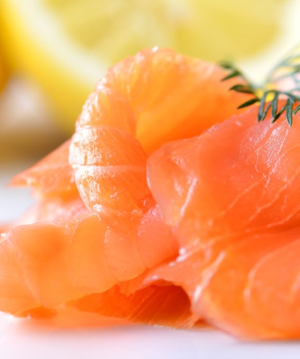 Non avete mai considerato una colazione a base di salmone, accompagnato magari da una fetta di pane tostato e un po’ di frutta? 