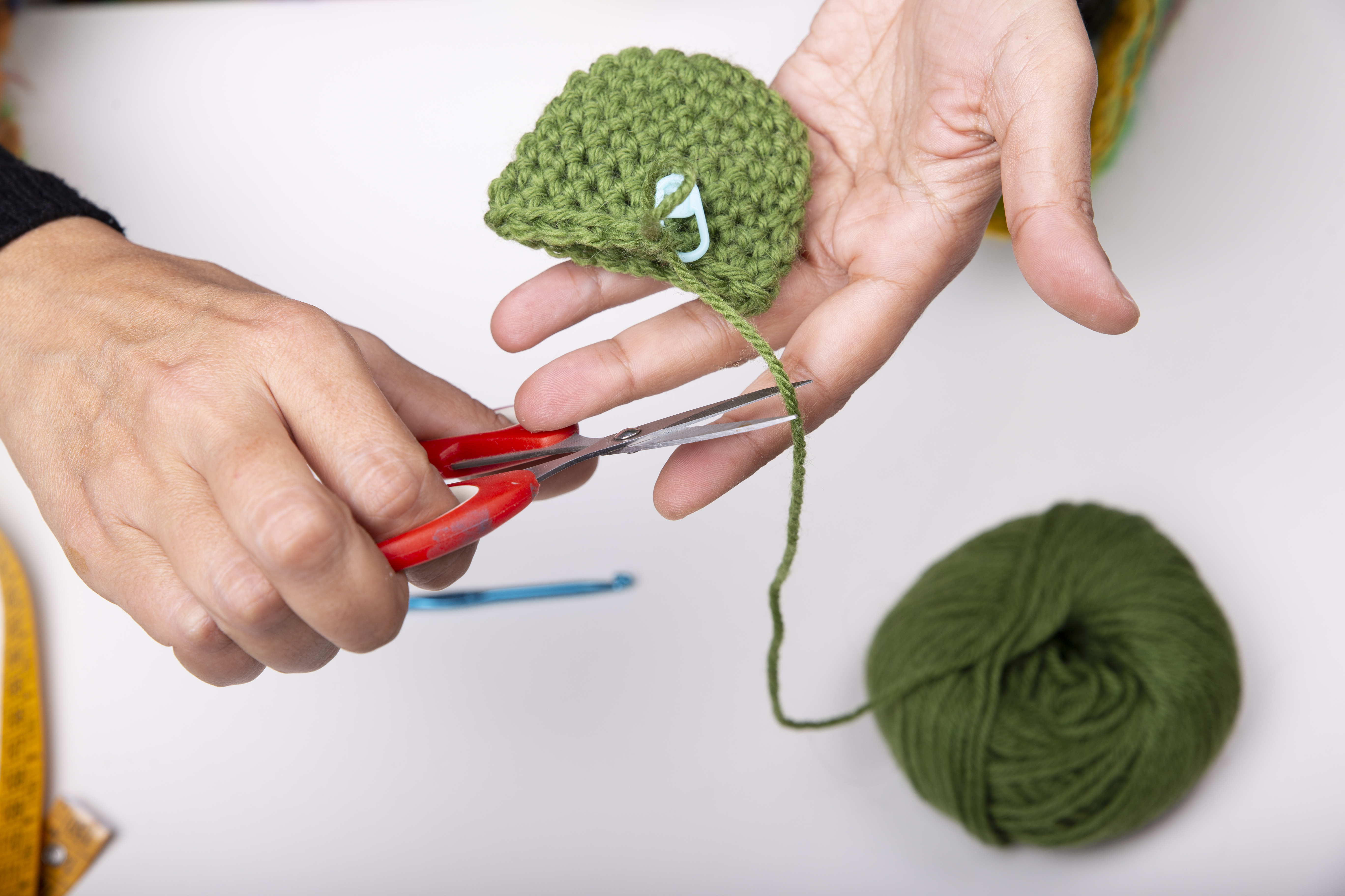 Creare un risvolto sul bordo del cappellino