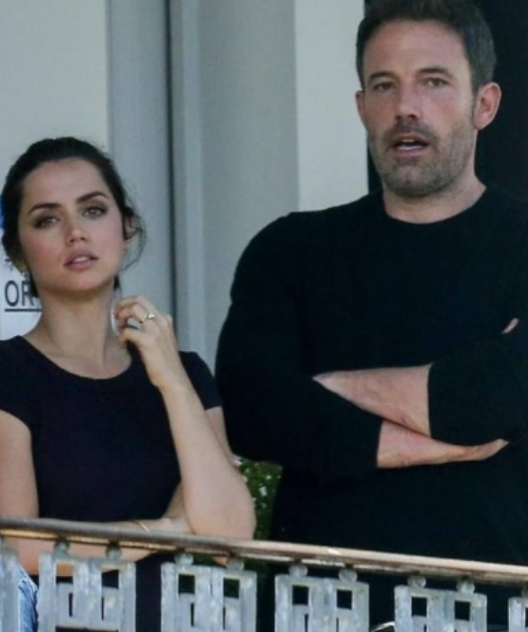 <p>I due si separano dopo 10 anni di matrimonio e divorziano nel 2017. Tra il 2020 e il 2021 Ben Affleck ha una breve relazione con l’attrice Ana de Armas.</p>
