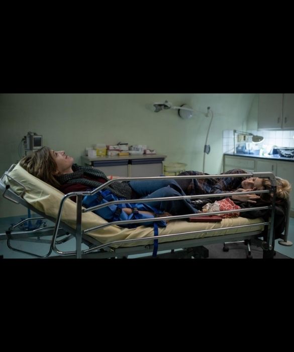 <p>Due donne sull'orlo di una crisi, costrette in ospedale, si trovano a dover affrontare un'improvvisa rivolta. Una di loro, nel film diretto da Catherine Corsini, è interpretata dalla nostra Valeria Bruni Tedeschi.</p>
