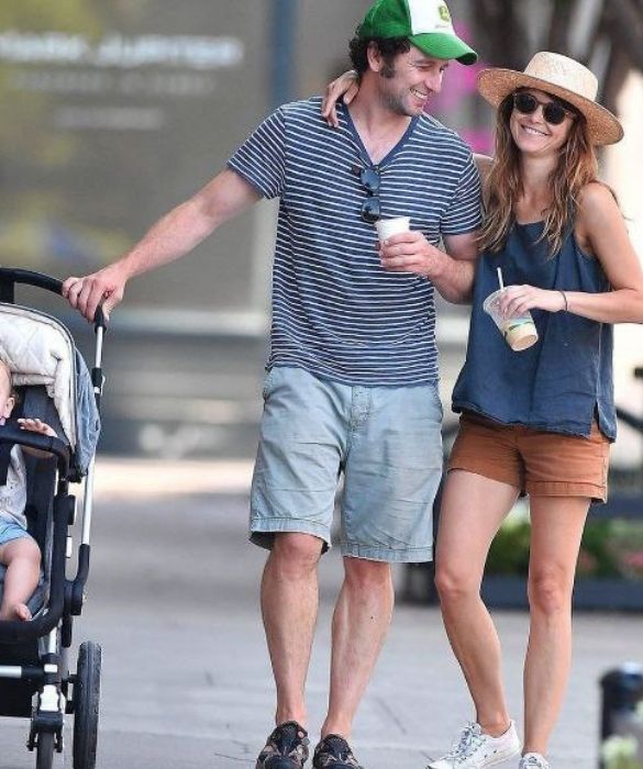 <p>Chi si ricorda del telefilm Felicity? Ai tempi della serie, <em>Keri Russell </em>aveva una relazione con il collega <em>Scott Speedman</em>. Nonostante le simpatie dei fan, l’attrice ha frequentato altri uomini. Si è prima sposata con il falegname <em>Shane Deary</em>, con cui ha avuto due figli, mentre dal 2014 ha una relazione con il collega <em>Matthew Rhys</em>, conosciuto sul set di di <em>The Americans</em>.</p>
