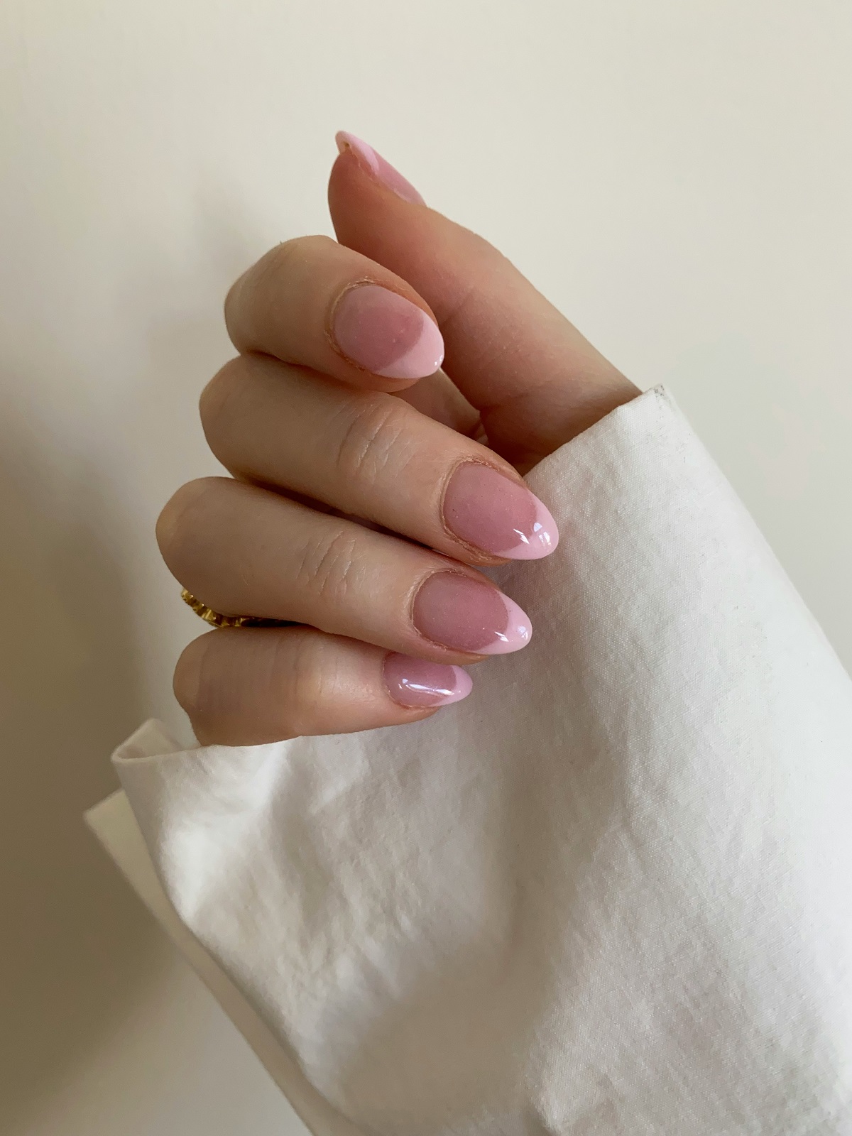 Unghie nude con french manicure