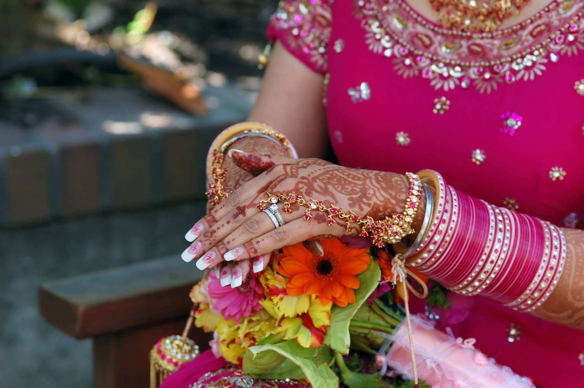 mehndi: tatuaggio all'henné sulle mani