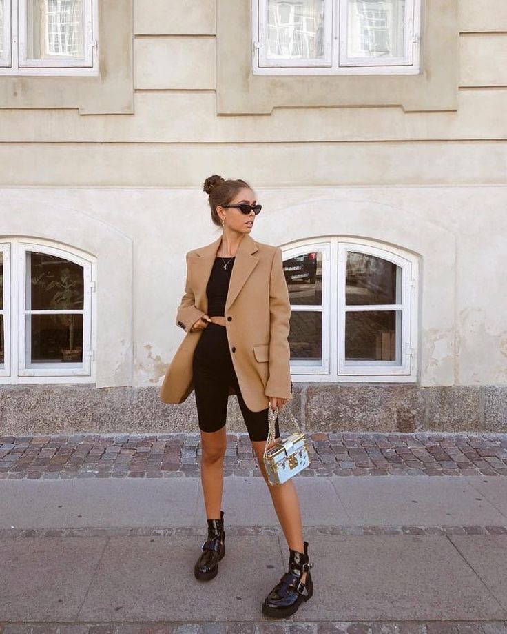 Ciclisti donna con blazer