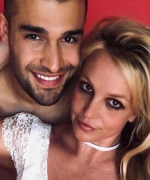 <p>Arriva come un fulmine a ciel sereno, infine, la fine del matrimonio tra <strong>Britney Spears </strong>e<strong> Sam Asghari</strong>, dopo soli 14 mesi. Tra le possibili cause, potrebbe esserci un tradimento da parte della cantante.</p>
